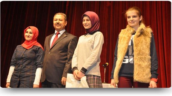 İstiklal Marşı´nın Kabulü ve Mehmet Akif Ersoyu Anma Etkinlikleri Kapsamında Resim Sergisi Açıldı ve Ödül Töreni Yapıldı