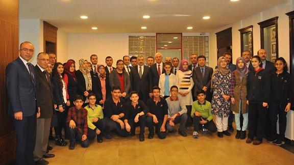 Büyükşehir Belediye Başkanı Mustafa Çelik, Altın Çocukları Ödüllendirdi