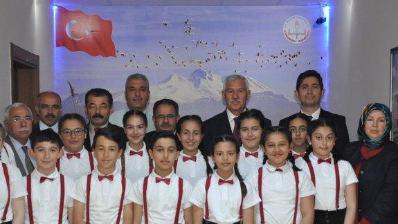 Yeşilhisar Hızır İlyas Ortaokulu Öğrencilerini İl Milli Eğitim Müdürümüz Osman Elmalı Makamında Kabul Etti.