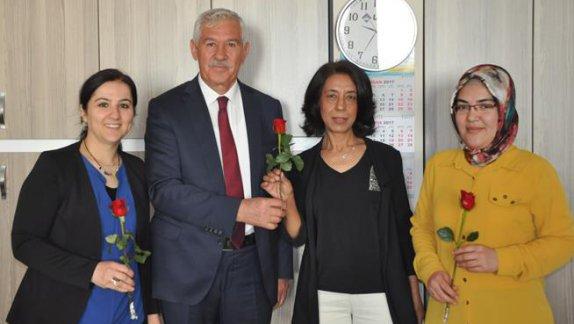 İl Milli Eğitim Müdürümüz Osman Elmalı Kurumda Çalışan Annelerin, Anneler Gününü Kutladı.