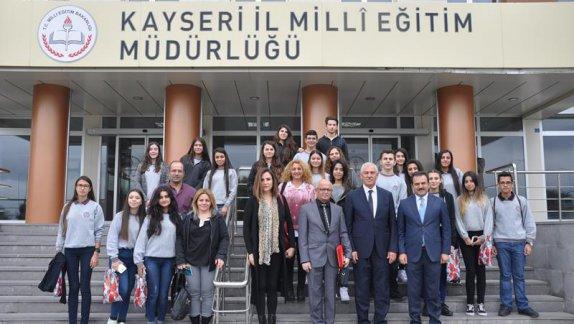 Kıbrıslı öğretmen ve öğrencilerden İl Milli Eğitim Müdürümüz Osman Elmalıya ziyaret