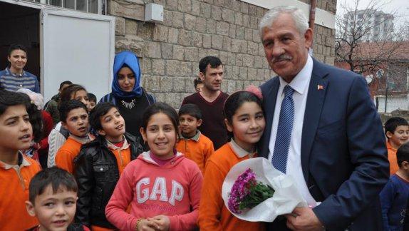 İl Milli Eğitim Müdürümüz Osman Elmalı Suriyeli Öğrencilerin Eğitim Gördükleri Okulları Ziyaret Etti.