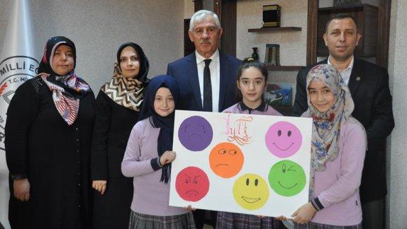 Öğrenciler İyilikte Yarışıyor Projesini İl Milli Eğitim Müdürümüz Osman Elmalıya Anlattılar.
