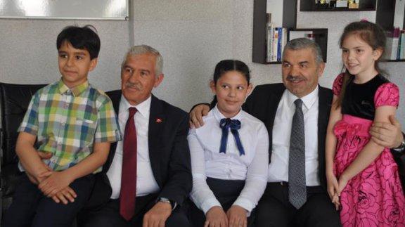 Büyükşehir Belediye Başkan Sayın Mustafa Çelik, Besime Özderici İlkokulunda öğrencilerle buluştu.