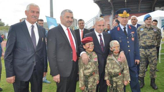 19 Mayıs Atatürkü Anma Gençlik ve Spor Bayramı coşkuyla kutlandı.