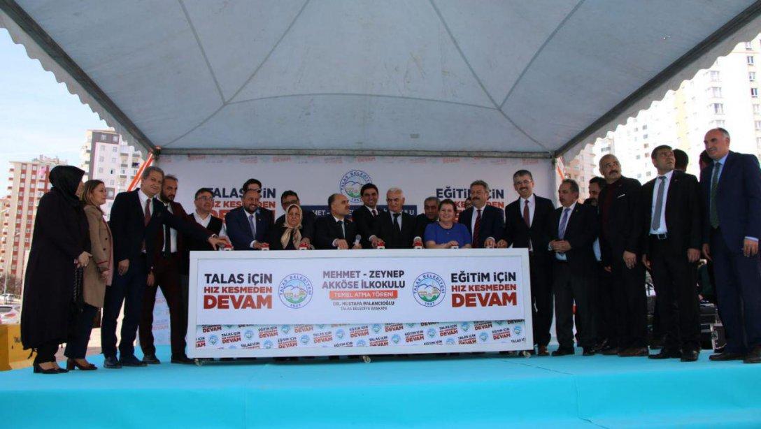 Hayırsever Mehmet Akköse tarafından yaptırılacak olan 24 derslikli Mehmet Zeynep Akköse İlkokulu´nun temel atma töreni yapıldı. 