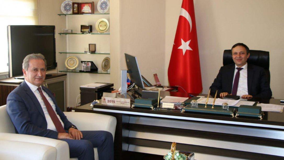 İl Milli Eğitim Müdürümüz Sayın Celalettin EKİNCİ Erciyes Üniversitesi Rektörü Sayın Prof. Dr. Mustafa ÇALIŞ´ı ziyaret etti.