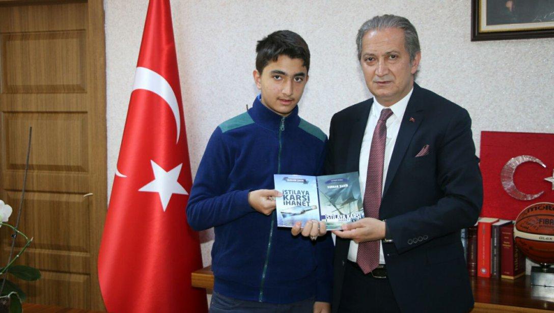 İl Milli Eğitim Müdürümüz Sayın Celalettin EKİNCİ, Genç Yazar Burhan ŞAHİN´i Makamında Kabul Etti.