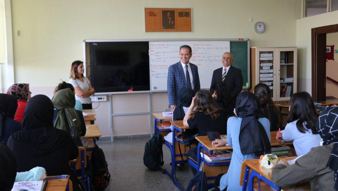 İl Milli Eğitim Müdürümüz Sayın Celalettin EKİNCİ, Kocasinan Behice Yazgan Kız Anadolu Lisesi'ni Ziyaret Etti.