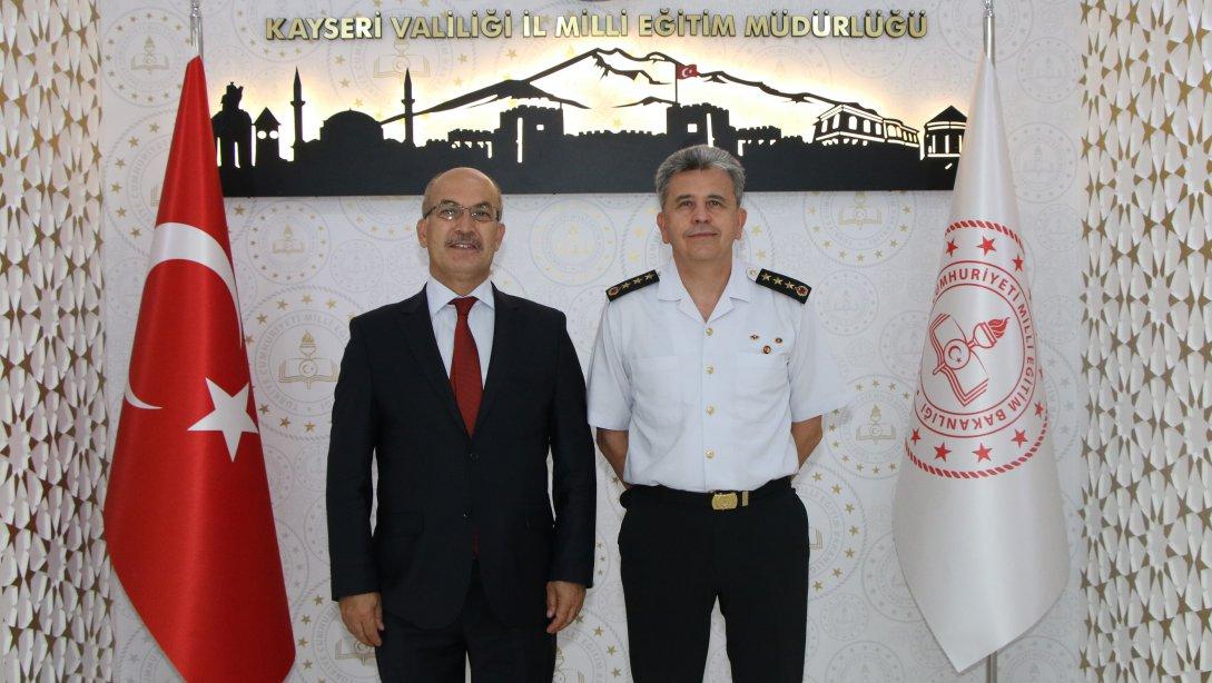 İl Jandarma Komutanı Sayın Albay Nadir ÇELİK, İl Milli Eğitim Müdürümüz Sayın Ahmet Saim DURGUN'a makamında nezaket ziyaretin bulundu.