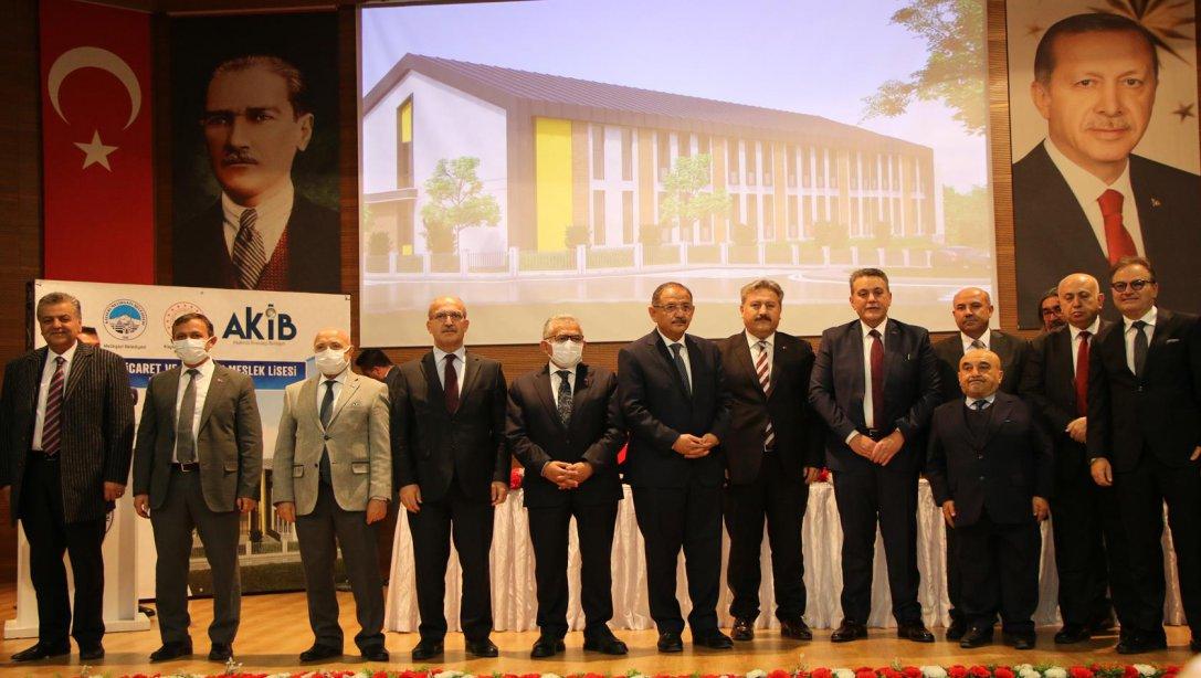 AKİB Dış Ticaret ve Lojistik Mesleki ve Teknik Anadolu Lisesi Yapım Protokolü İmza Töreni Yapıldı.