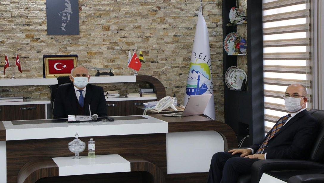 İl Milli Eğitim Müdürümüz Sayın Ahmet Saim DURGUN, Yahyalı Belediye Başkanı Sayın Esat ÖZTÜRK' ü Makamında Ziyaret Etti