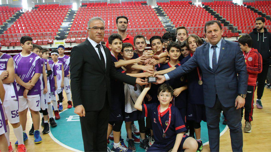 İl Milli Eğitim Müdürümüz Sayın Ayhan TELTİK, Basketbol Küçük Erkekler Final Maçını İzledi