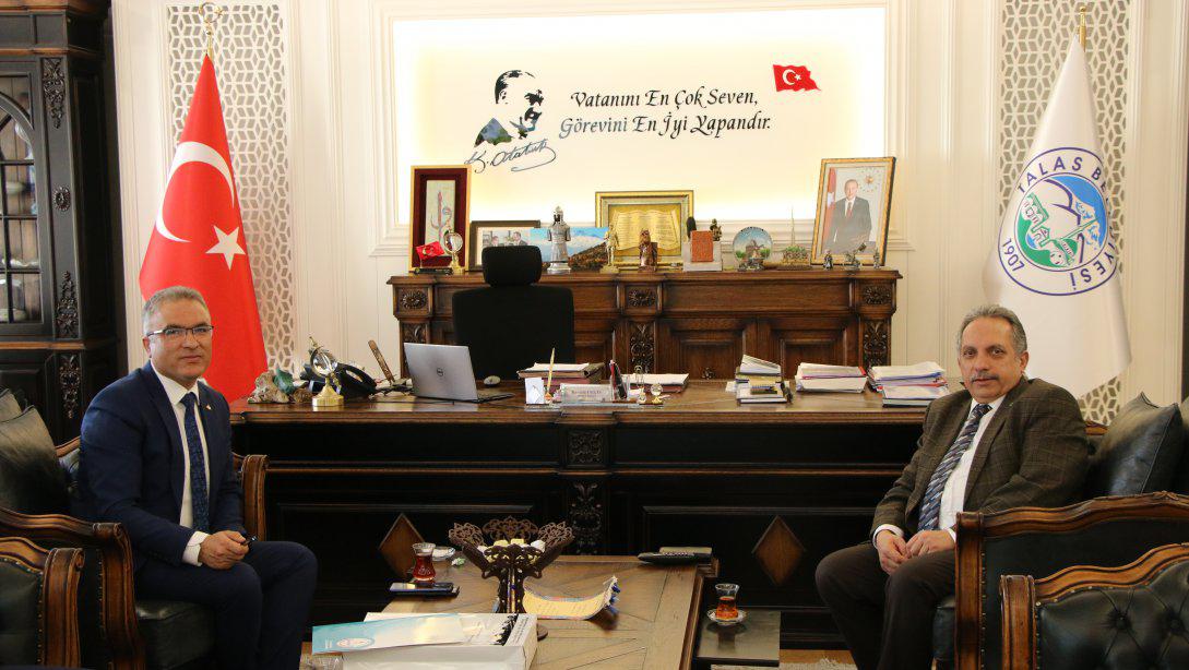 İl Milli Eğitim Müdürümüz Sayın Ayhan TELTİK, Talas Belediye Başkanı Sayın Mustafa YALÇIN'a makamında iade-i ziyarette bulundu.