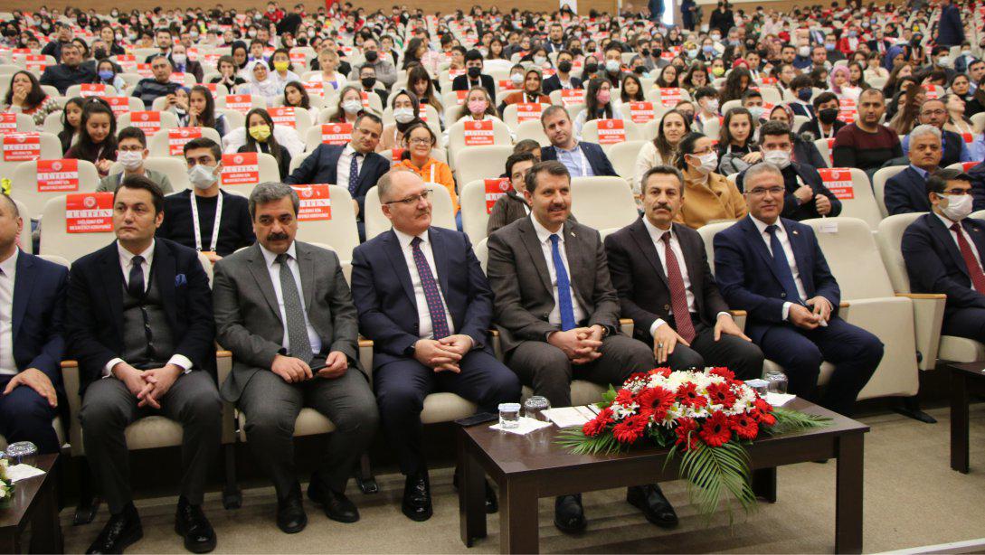 TÜBİTAK 16. Ortaokul Öğrencileri Araştırma Projeleri Kayseri Bölge Yarışması Ödül Töreni Sivas'ta Yapıldı