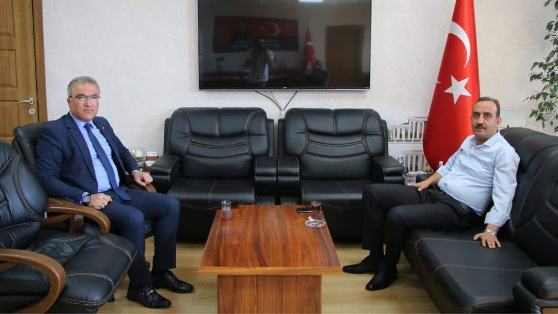 İncesu Belediye Başkanı Sn. Mustafa İlmek İl Millî Eğitim Müdürümüz Sn. Ayhan Teltik'i makamında ziyaret etti.