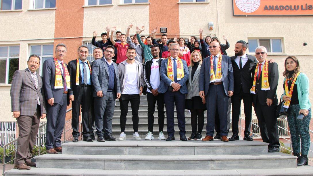 İl Millî Eğitim Müdürlüğümüz ve Kayserispor İşbirliğiyle Kura İle Belirlenen 38 Öğrencimiz Y.Kayserispor - Galatasaray Maçını Protokol Tribününde İzleyecekler
