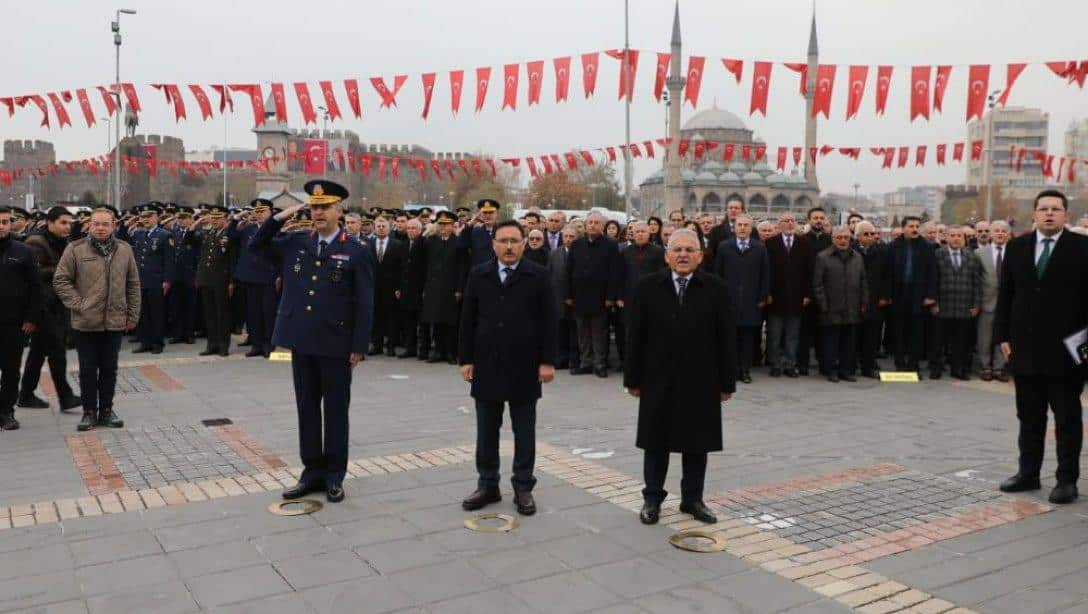 İl Millî Eğitim Müdürümüz Sayın Ayhan Teltik, Gazi Mustafa Kemal Atatürk'ün Heyet-i Temsiliye Reisi olarak Kayseri'ye gelişinin 103. yılı nedeniyle Cumhuriyet Meydanı'nda düzenlenen törene katıldı