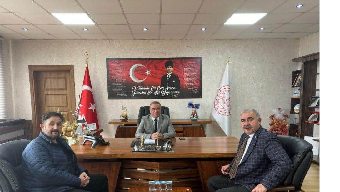 Kayseri Ticaret Odası Başkan Yardımcısı Hacı Bekir Kuzucu İl Millî Eğitim Müdürümüz Sayın Ayhan Teltik'i makamında ziyaret etti.