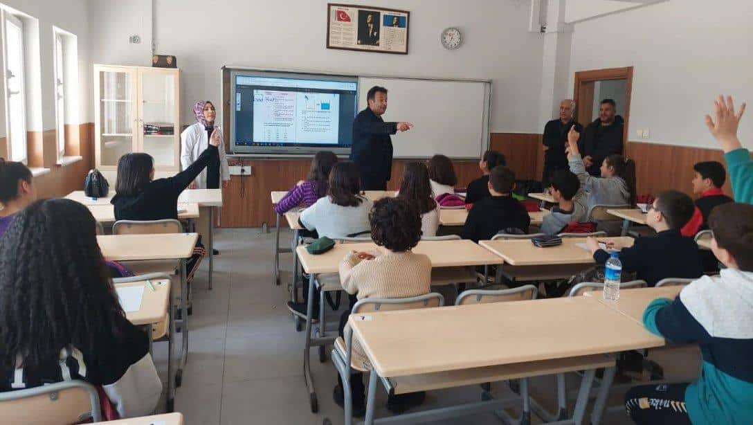 İl Millî Eğitim Müdürümüz Sayın Bahameddin KARAKÖSE Refika Küçükçalık Ortaokulunda yürütülen Destekleme ve Yetiştirme Kurslarını ziyaret etti