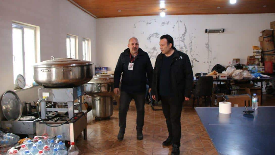 İl Millî Eğitim Müdürümüz Sayın Bahameddin KARAKÖSE, Elbistan'da afetzedelere, gönüllülere ve diğer ekiplere sıcak yemek hizmeti sağlayan Müdürlüğümüz personelini ziyaret etti
