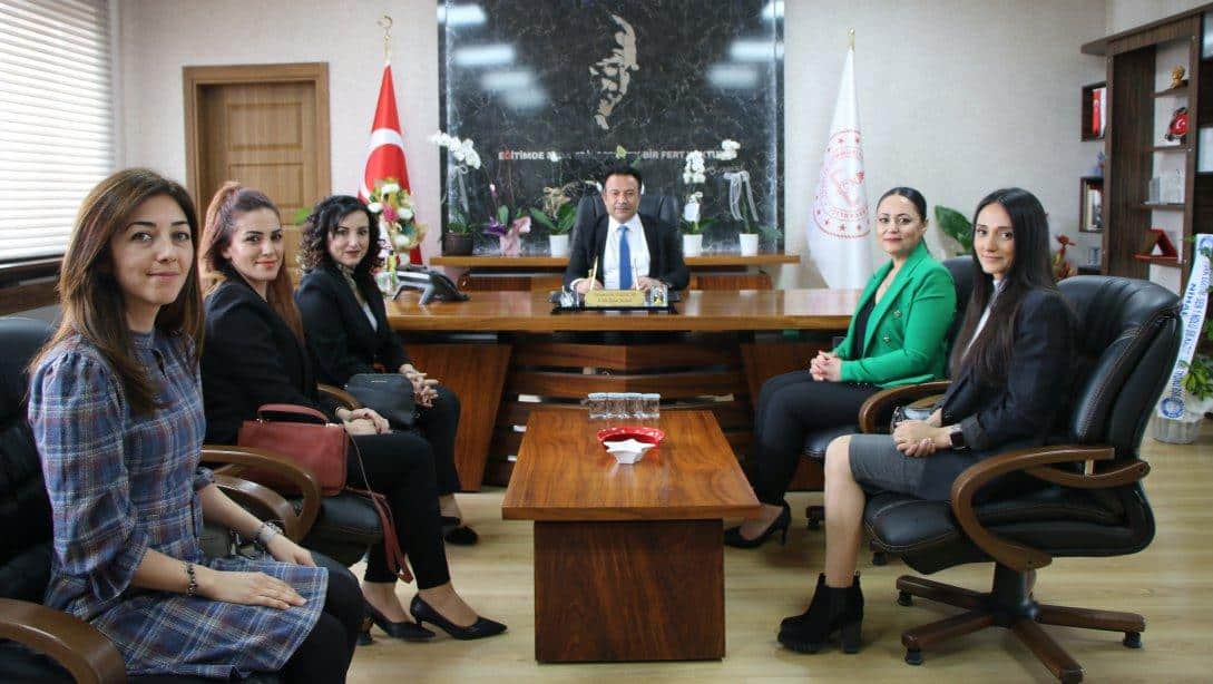 Türk Eğitim-Sen Kayseri Kadınlar Kolu Başkanı Nihal Ağdalı ve yönetim kurulu üyeleri İl Millî Eğitim Müdürümüz Bahameddin Karaköse'yi makamında ziyaret ettiler. 