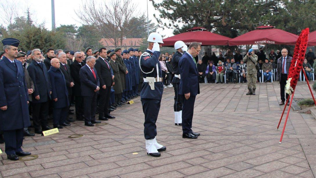 18 Mart Çanakkale Zaferi ve Şehitleri Anma günü nedeniyle Kayseri Garnizonu ve Hava Şehitliği ile Polis Şehitliğinde tören düzenlendi.