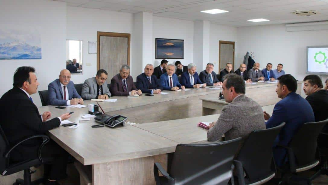 İlimizde yapılan LGS,YKS deneme sınavı değerlendirme toplantısı 16 ilçe millî eğitim müdürünün katılımlarıyla, Müdürümüz Bahameddin Karaköse'nin başkanlığında yapıldı