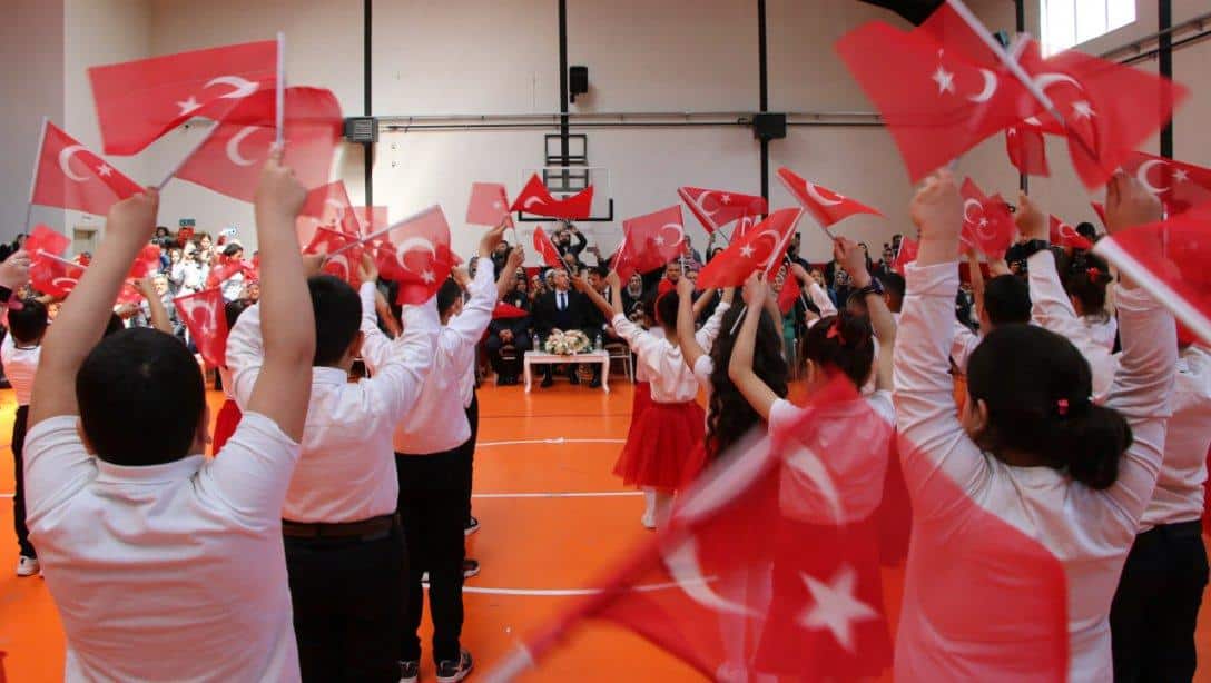 Ahmet Eskiyapan İlkokulunda 23 Nisan Ulusal Egemenlik ve Çocuk Bayramı kutlama etkinliği düzenlendi