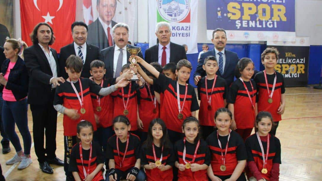 İl Millî Eğitim Müdürümüz Bahameddin Karaköse Melikgazi 100. Yıl Spor Şenliklerine katıldı.