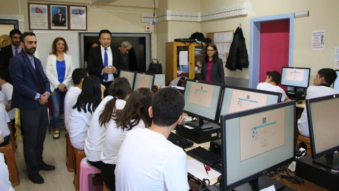 İl Millî Eğitim Müdürümüz Bahameddin Karaköse Mehmet Bukem Somtaş İlk / Ortaokulunda TİMSS sınavına girecek öğrencilere başarılar diledi.
