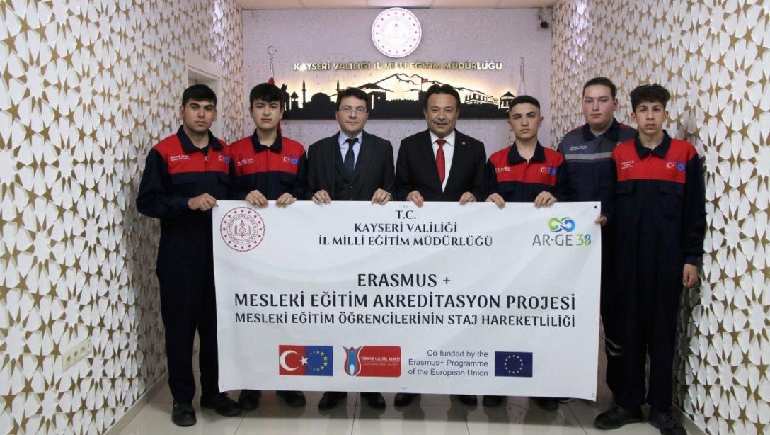 İl Millî Eğitim Müdürümüz Bahameddin Karaköse Ford Metinler Genel Müdürü Mehmet Güler ile Erasmus+ Projesiyle Romanya'ya gidecek öğrencileri ve ailelerini kabul etti. 