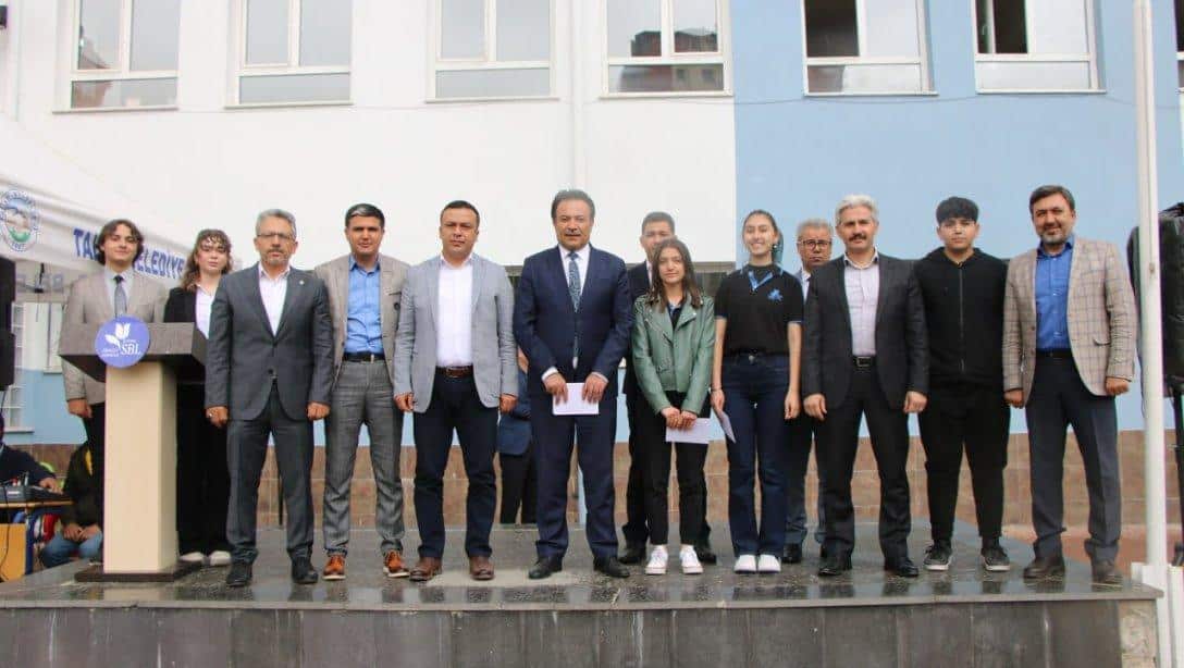 İl Millî Eğitim Müdürümüz Bahameddin Karaköse, Hidayet Aydoğan Sosyal Bilimler Lisesinde düzenlenen geleneksel pilav şenliğine katıldı.