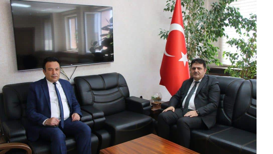 Türk Telekom Kayseri Bölge Müdürü Ahmet Özdoğan İl Millî Eğitim Müdürümüz Bahameddin Karaköse'yi makamında ziyaret etti.