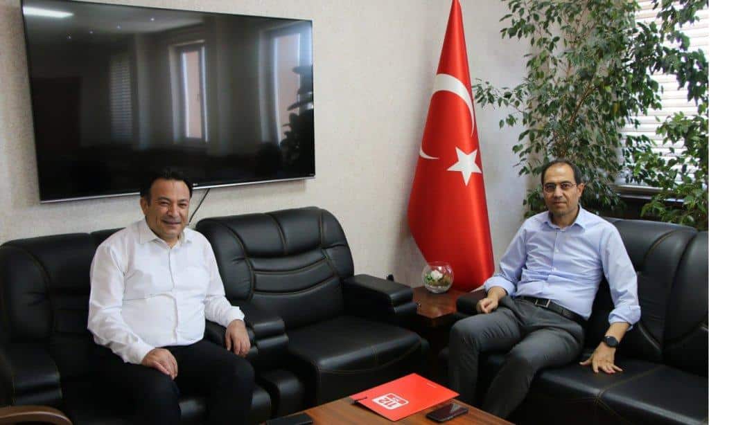 Kayseri Sağlık İl Müdürü Dr. Mehmet Erşan İl Milli Eğitim Müdürümüz Bahameddin Karaköse'yi ziyaret etti.