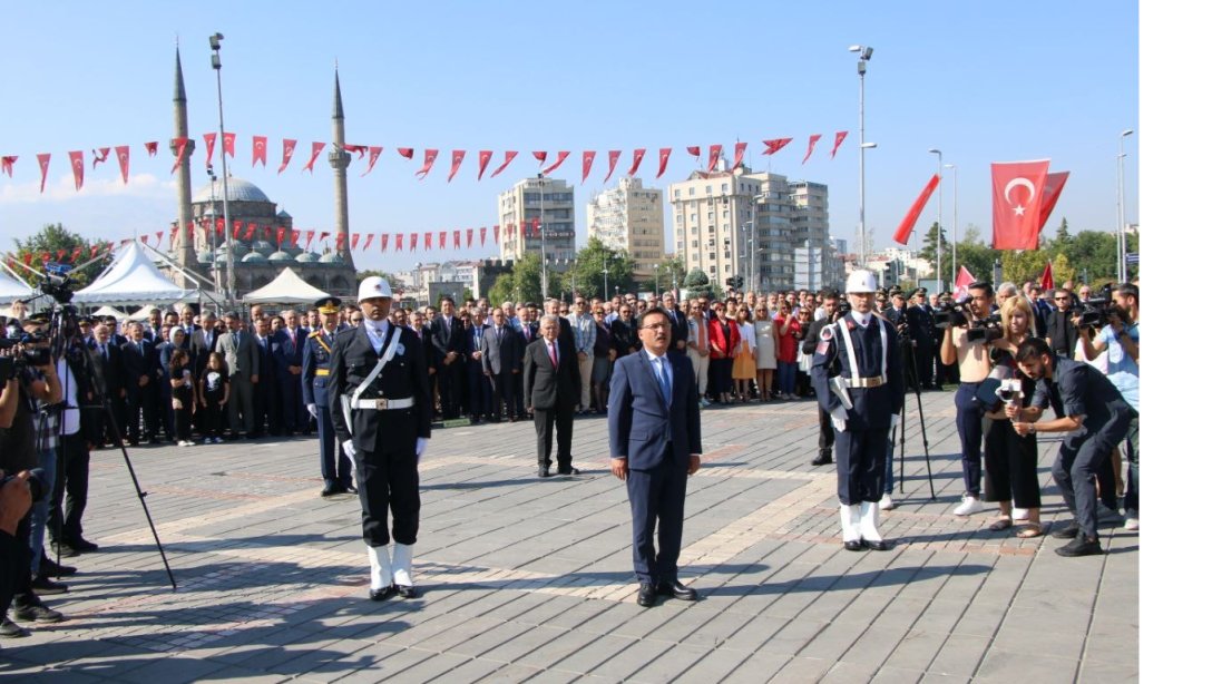 30 Ağustos Zafer Bayramı münasebetiyle düzenlenen çelenk sunma töreni düzenlendi. 