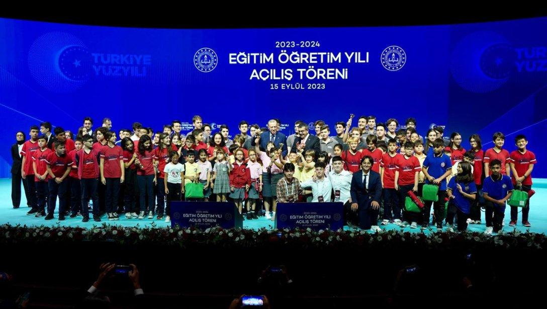 Cumhurbaşkanı Recep Tayyip Erdoğan ve Millî Eğitim Bakanı Yusuf Tekin,  Atatürk Kültür Merkezi'nde gerçekleştirilen 2023-2024 Eğitim Öğretim Yılı Açılış Töreni'ne katıldı.