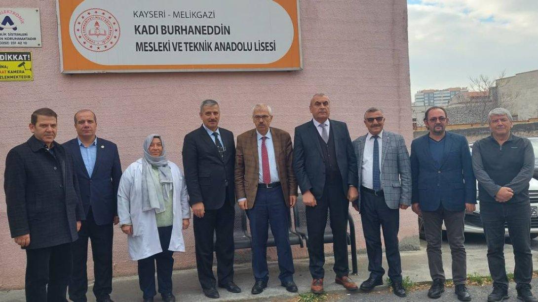 Vali Yardımcımız Sayın Adnan Türkdamar başkanlığında okul güvenliği toplantısı Kadı Burhaneddin Mesleki ve Teknik Anadolu Lisesinde yapıldı.