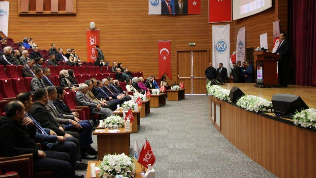 İl Millî Eğitim Müdürümüz Bahameddin Karaköse, Kayseri Üniversitesi Kongre ve Kültür Merkezinde düzenlenen ''Cumhuriyetin 100. Yılında Kayseri'de Eğitim'' sempozyumuna katıldı. 