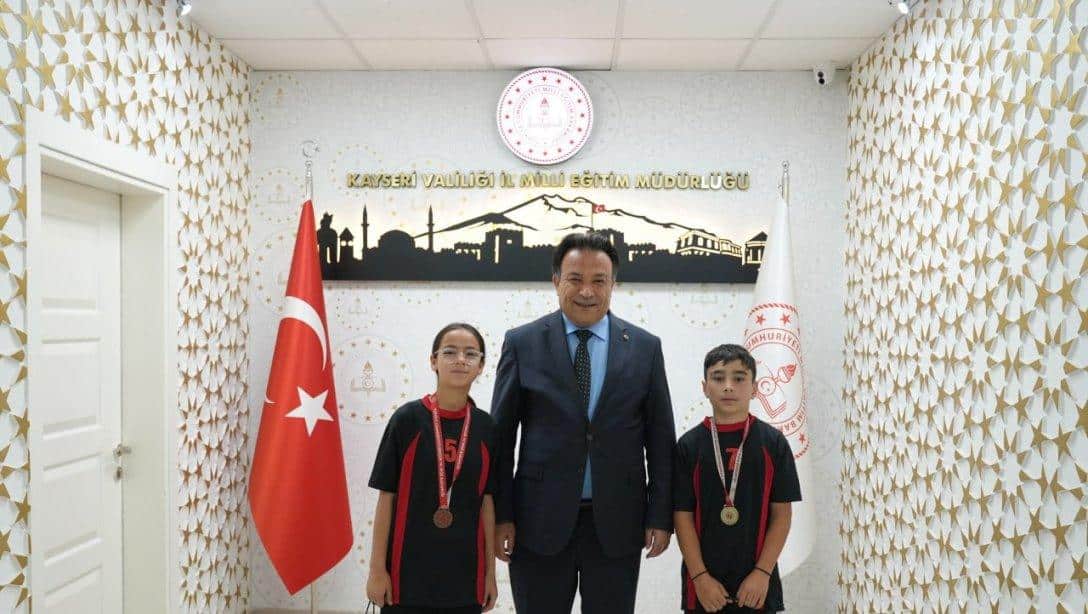 İl Müdürümüz Bahameddin Karaköse Okul Sporları Bilek Güreşi Türkiye Şampiyonlarını ağırladı. 