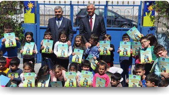 Büyükşehir Belediyesi Tarafından Anaokulları İçin Hazırlanan Çevreci Kitapların Dağıtımına Başlandı