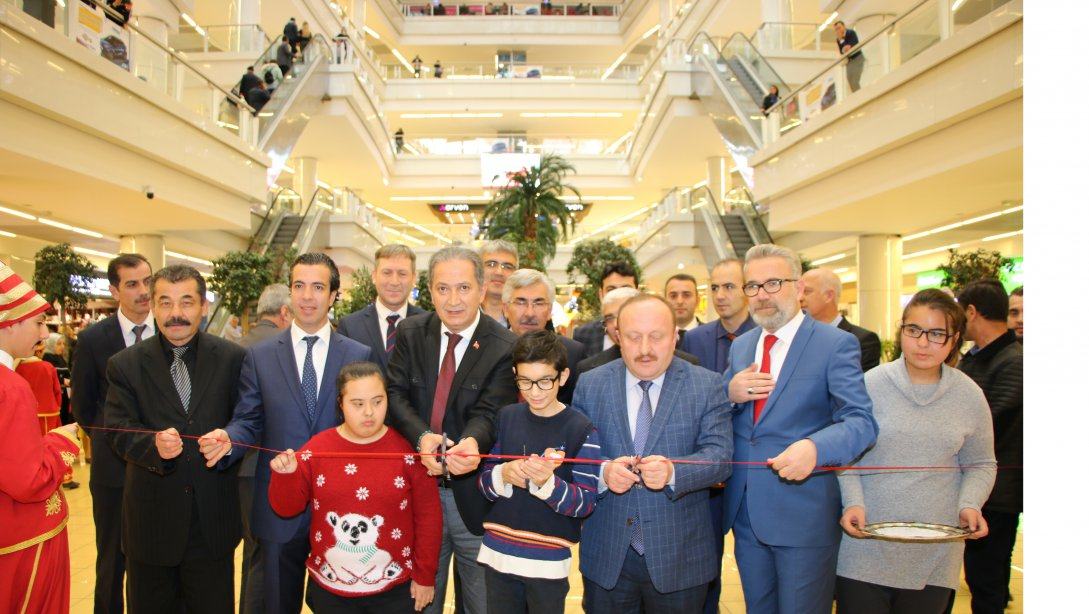 Hacı Mustafa Postaağası Özel Eğitim Meslek Okulunun 3 Aralık Dünya Engelliler Günü Sergisi Açıldı.