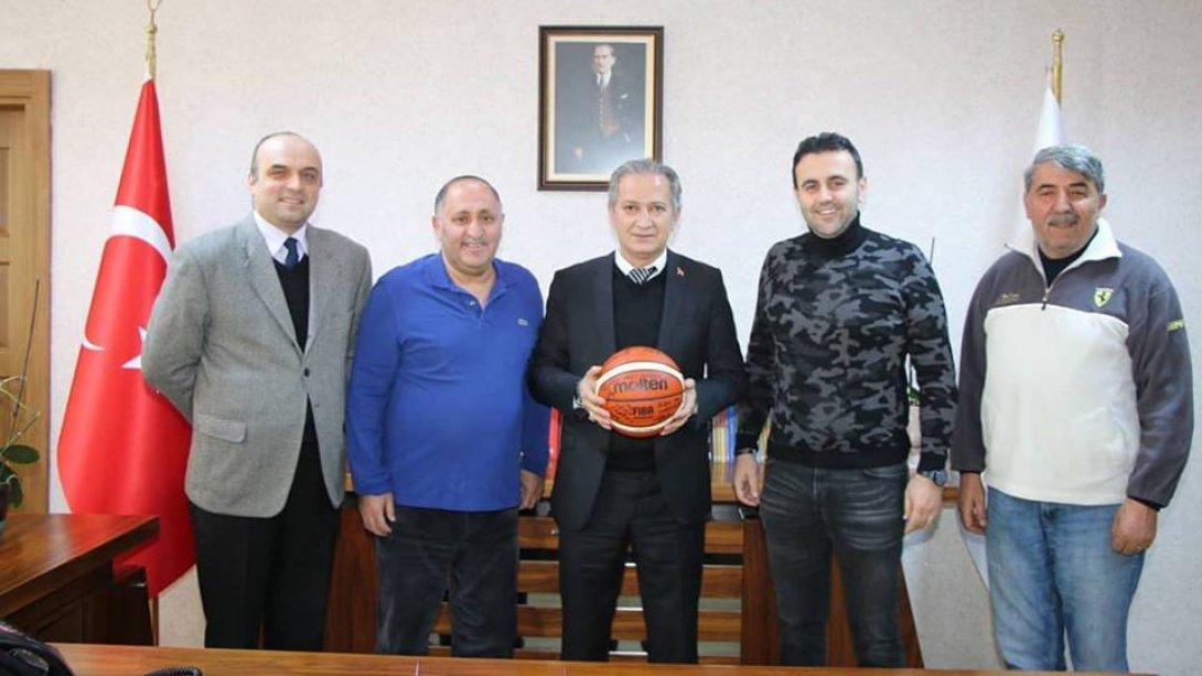 Bellona Kayseri Basketbol Spor Kulübü Başkanı Ömer YAĞMUR genel menajeri Ahmet BOZBEY İl Milli Eğitim Müdürümüz Sayın Celalettin EKİNCİ´yi ziyaret etti.