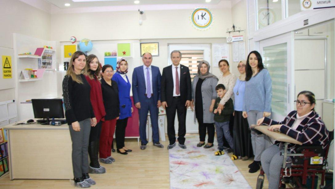 İl Milli Eğitim Müdürümüz Sayın Celalettin EKİNCİ, Talas Namık Kemal Anaokulunu ziyaret ederek öğretmenleriyle sohbet etti.