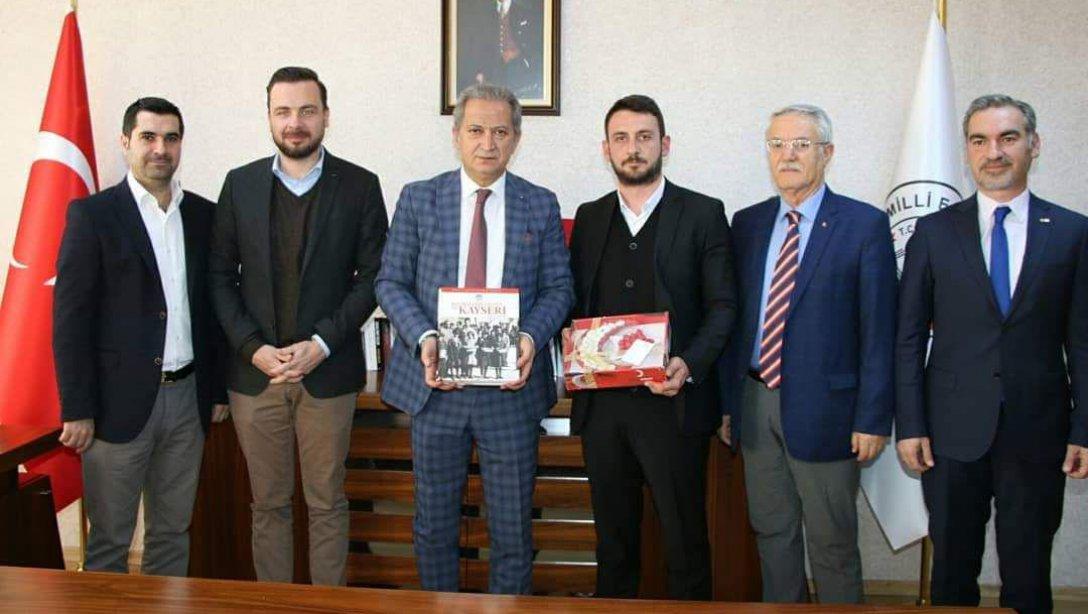 Türk Kızılay Kayseri Şube Başkanı Şener ŞEKERCİ ve Yönetim Kurulu Üyeleri İl Milli Eğitim Müdürümüz Celalettin EKİNCİyi makamında ziyaret etti.