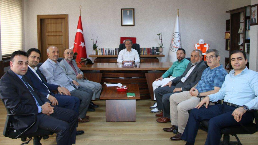 KİMDER Başkanı Hacı Ali ÇAKICI ve yönetim kurulu üyeleri İl Milli Eğitim Müdürümüz Sayın Celalettin EKİNCİ ye nezaket ziyaretinde bulundular.