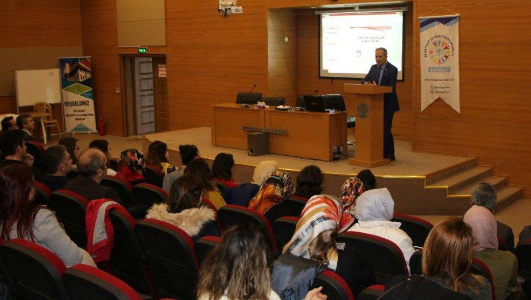 İl Milli Eğitim Müdürümüz Sayın Celalettin EKİNCİ, 136 öğretmenin katılımlarıyla gerçekleşen Soru hazırlama komisyonları bilgilendirme çalışmalarına katıldı.