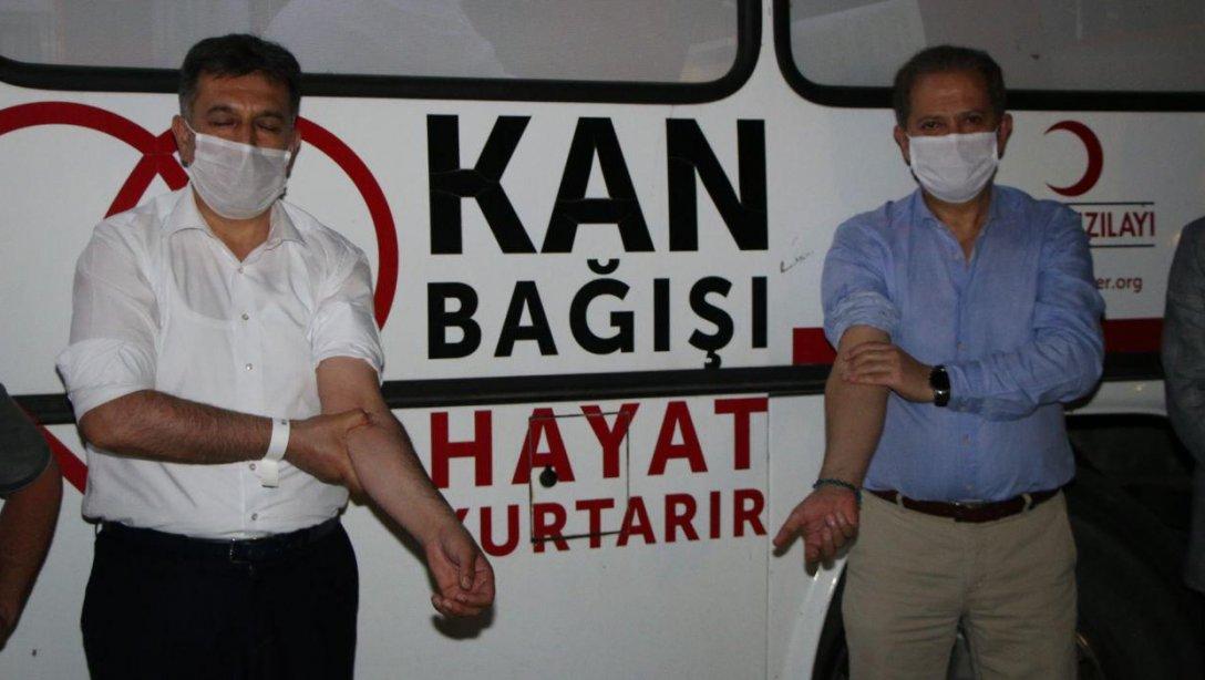 Zor günlerin en yakın dostu Kızılay'a Kayseri  Milli Eğitim Müdürlüğümüzde görevli öğretmen ve personel 600 ünite kan bağışında bulundu.