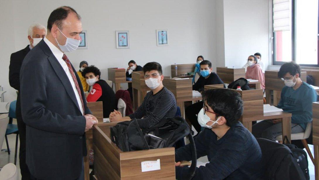 İl Milli Eğitim Müdürümüz Sayın Bilal Yılmaz ÇANDIROĞLU, Osman Ulubaş Kayseri Fen Lisesini ziyaret etti. 