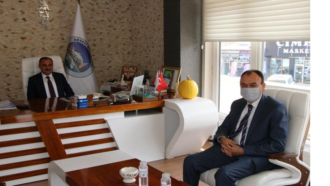 İl Milli Eğitim Müdürümüz Sayın Bilal Yılmaz ÇANDIROĞLU, Develi Belediye Başkanı Sayın Mehmet CABBAR'ı Makamında Ziyaret Etti.